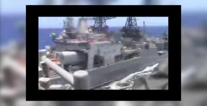 Imagen de los barcos estadounidense y ruso al borde del choque.