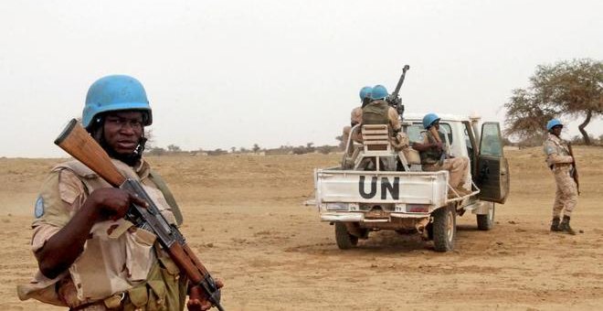 Imagen de archivo de un casco azul en Mali. REUTERS