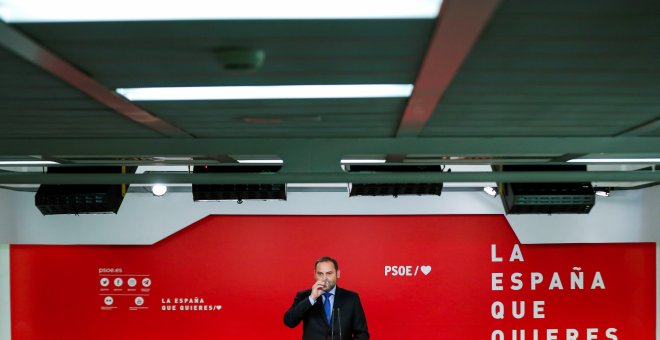 El secretario de Organización del PSOE y ministro de Fomento en funciones, José Luis Ábalos, durante la rueda de prensa posterior a la reunión de la Ejecutiva Federal del partido en Ferraz. EFE/Emilio Naranjo