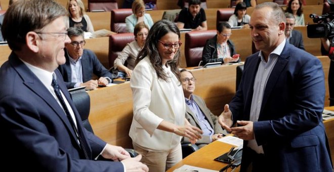 Ximo Puig, Mónica Oltra y Rubén Martínez Dalmau, al inicio del debate de investidura en Les Corts Valencianes. EFE/Manuel Bruque