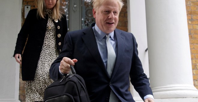 El candidato a suceder a Theresa May en el Partido Conservador, Boris Johnson, a la salida de su domicilio en Londres, REUTERS/Simon Dawson