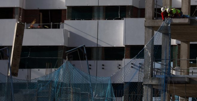 Construcción de un bloque de viviendas en Madrid. REUTERS/Susana Vera