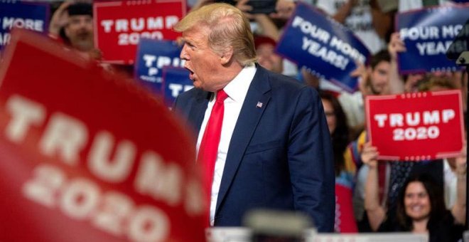 Donald Trump durante su mitin en Orlando. (HERRERA CRISTÓBAL | EFE)