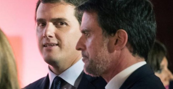 El presidente de Ciudadanos, Albert Rivera, y el exprimer ministro francés, Manuel Valls, en un acto en Barcelona. EFE