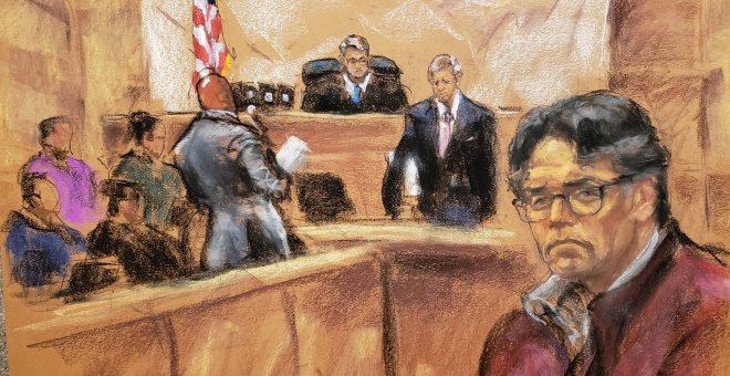 Ilustración que muestra a Keith Raniere durante su juicio en Nueva York./ REUTERS