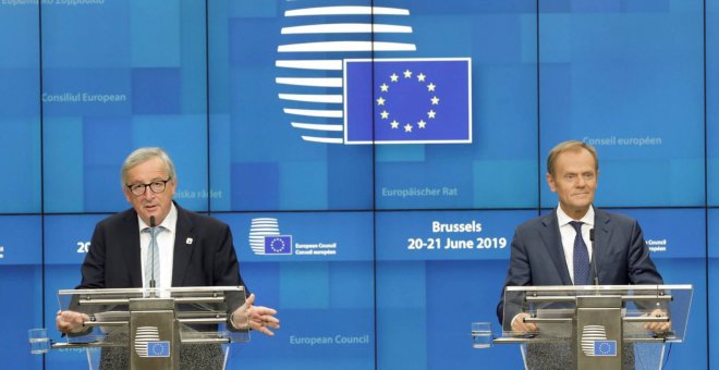 El presidente de la Comisión Europea, Jean-Claude Juncker (i), y el presidente del Consejo de la Unión Europea, Donald Tusk./ EFE