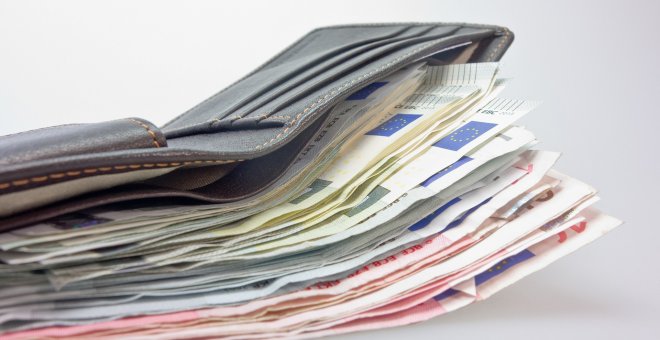 Una cartera con dinero. /  Pixabay