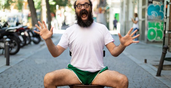 Ignatius Farray y su famoso grito sordo en mitad de Malasaña. CHRISTIAN GONZÁLEZ