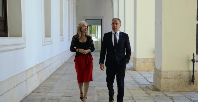 La consejera Patricia del Pozo y el Consejero Elías Bendodo el pasado lunes en el Palacio de San Telmo.