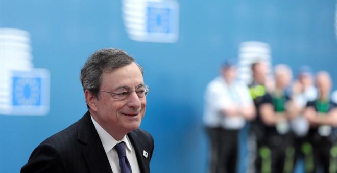 21/06/2019.- El presidente del Banco Central Europeo, Mario Draghi, a su llegada a la segunda jornada de del Consejo Europeo que se celebra en Bruselas, Bélgica, este viernes. Los líderes de la Unión Europea (UE) iniciaron este viernes la segunda jornada