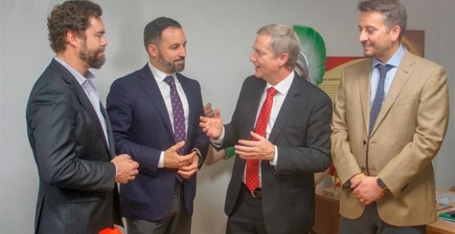 24/06/2019 - El presidente de Vox, Santiago Abascal, y su portavoz parlamentario, Iván Espinosa de los Monteros, en una reunión con el líder del Partido Republicano de Chile, José Antonio Kast. / EUROPA PRESS - VOX