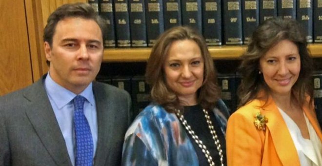 El expresidente de El Corte Inglés, Dimas Gimeno, con sus primas, las hermanas Cristina y Marta Álvarez Guil, hijas de Isidoro Álvarez. E.P.