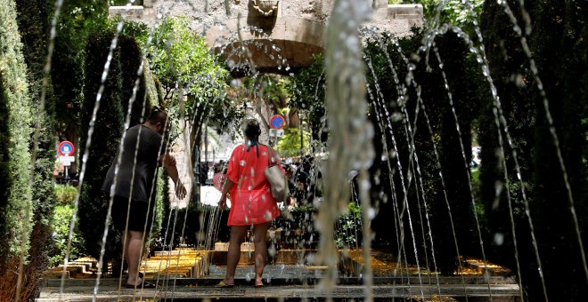 La ola de calor, que desde este miércoles comienza a afectar a gran parte de la península y Baleares, ha activado la alerta amarilla en el sur, el interior y la Tramuntana de Mallorca, donde las temperaturas podrían alcanzar los 38 grados | EFE