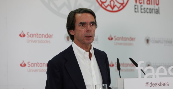 Aznar avisa a Sánchez que su juego táctico tiene un límite y apoya a Casado.Jesús Hellín / EP