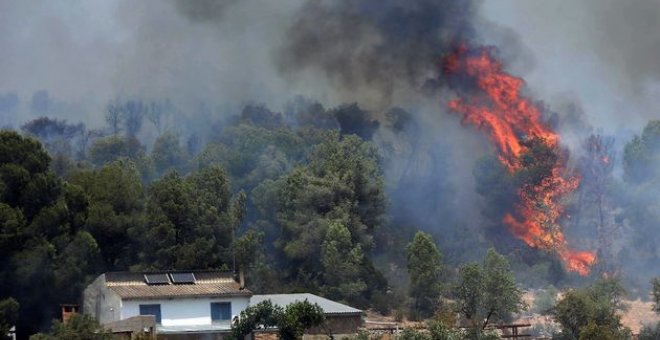 El incendio descontrolado en la Ribera d'Ebre. EFE