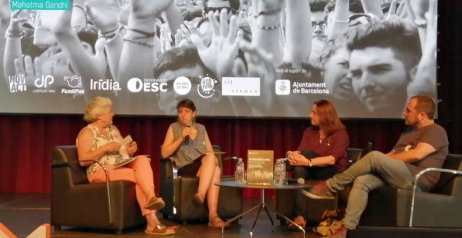 Mabel Cañada, David Fernàndez i Itziar González a les jornades sobre Desobediència Civil organitzades per Òmnium Cultural. ANDER ZURIMENDI.