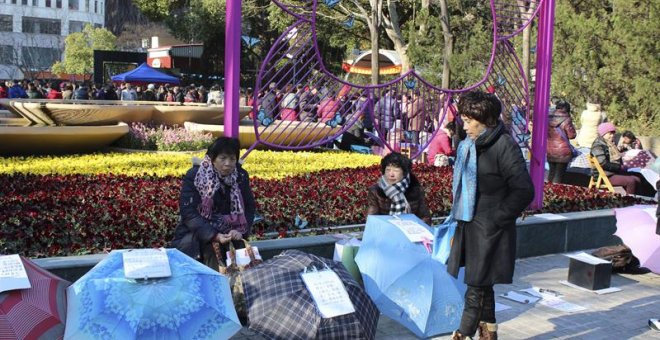 Parque del Pueblo (Shanghái) donde se celebra uno de los mercados de matrimonios más populares de China @ EFE