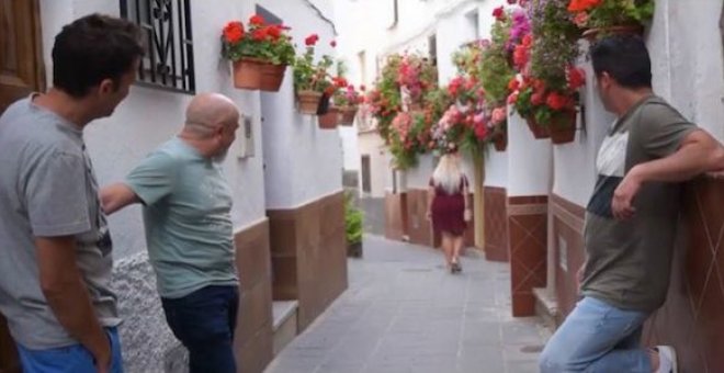¿Cómo reaccionan los hombres ante el acoso callejero? Un pueblo de Granada ha hecho la prueba con sus vecinos