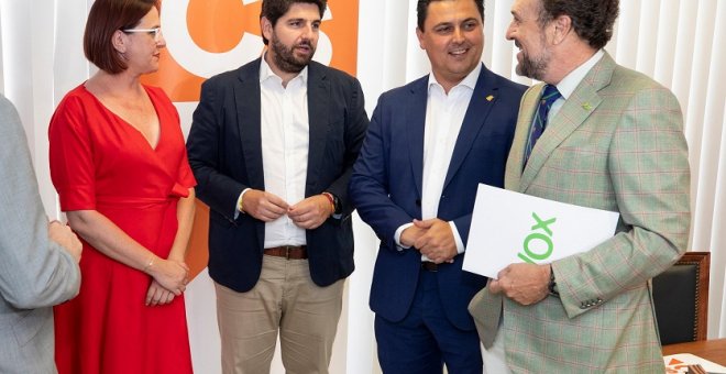 11/07/2019.- Los equipos negociadores del PP, Cs y Vox se reúnen por tercera vez para intentar desbloquear Murcia. / EFE - MARCIAL GUILLÉN