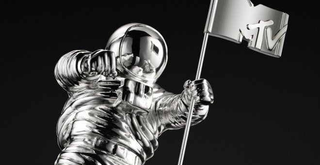 La estatuilla de los premios MTV Video Music Awards, instituidos en 1984 para los mejores videoclips del año, es un astronauta plantando una bandera.