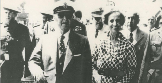 El dictador Francisco Franco y su esposa Carmen Polo, en una visita a A Coruña.