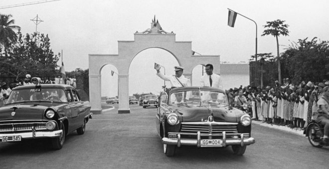 El governador general Faustino  Ruiz González va ser un clar  exponent de mandatari autoritari  franquista. El 1961 fins i tot  es va plantejar la possibilitat  de ser nomenat “rei” dels bubis  mitjançant el matrimoni amb  una jove d’aquesta ètnia - EFE