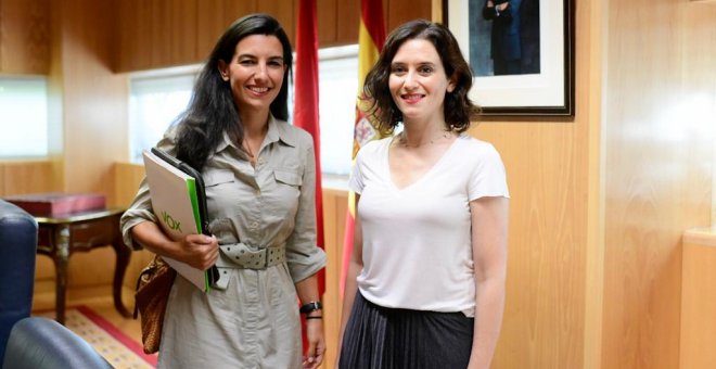 La candidata del PP a la Comunidad de Madrid, Isabel Díaz Ayuso, y su homóloga en Vox, Rocío Monasterio.