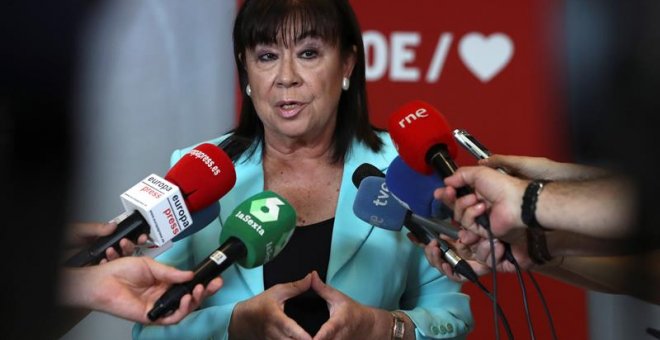 La presidenta de PSOE, Cristina Narbona, realiza declaraciones a los medios de comunicación esta mañana en la madrileña sede de Ferraz.-EFE/JJ Guillén