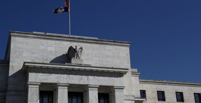 Detalle de la fachada del edificio de la Reserva Federal, en Washington. REUTERS/Leah Millis
