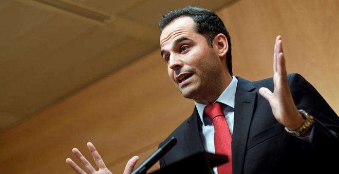 El portavoz de Ciudadanos en la Asamblea de Madrid, Ignacio Aguado, acepta las condiciones de Vox. (VÍCTOR LERENA | EFE)