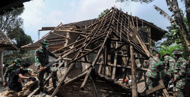 El terremoto causó daños estructurales en más de un centenar de edificios y el municipio de Pandeglang, el más cercano al epicentro (Fajar Ahmad - Fajar Ahmad / EFE)