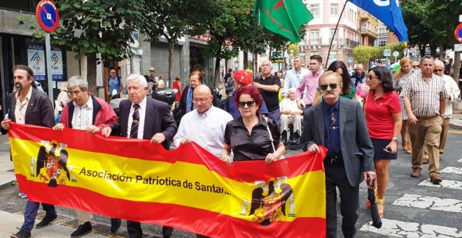 Manifestantes franquistas en Santander. MOVIMIENTO CATÓLICO ESPAÑOL