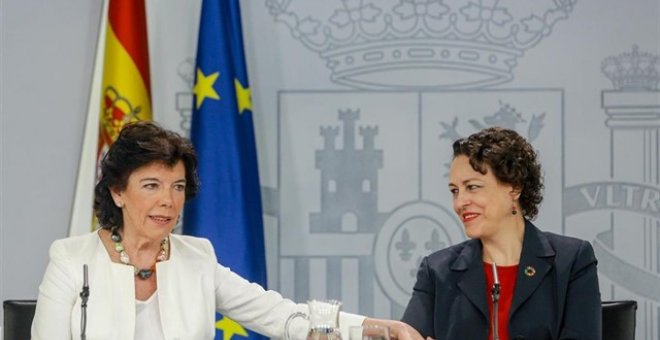 La ministra portavoz del Gobierno, Isabel Celaá, y la ministra de Trabajo, Migraciones y Seguridad Social en funciones, Magdalena Valerio | Europa Press