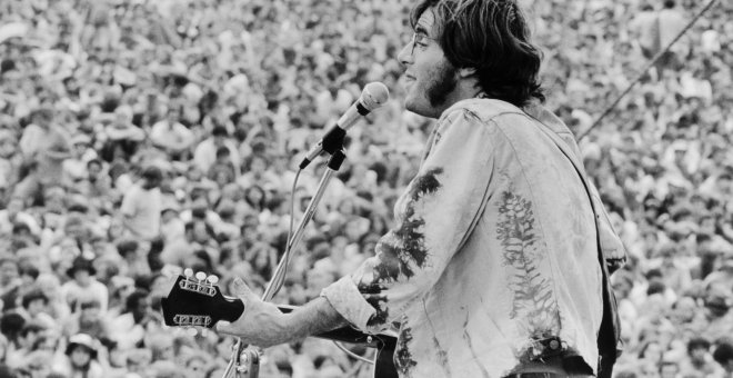 El cantante John Sebastian en el Festival de Música de Woodstock en agosto de 1969. REUTERS/©BARON WOLMAN AND THE MUSEUM AT BETHEL WOODS