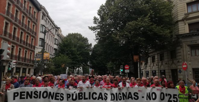Cabecera de la manifestación en Bilbao de la marea pensionista vasca, en demanda de pensiones justas. D.A.