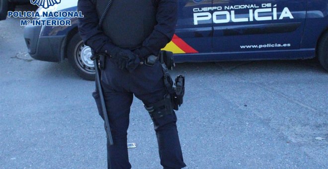 Imagen de archivo de un patrulla de la Policía Nacional. EP