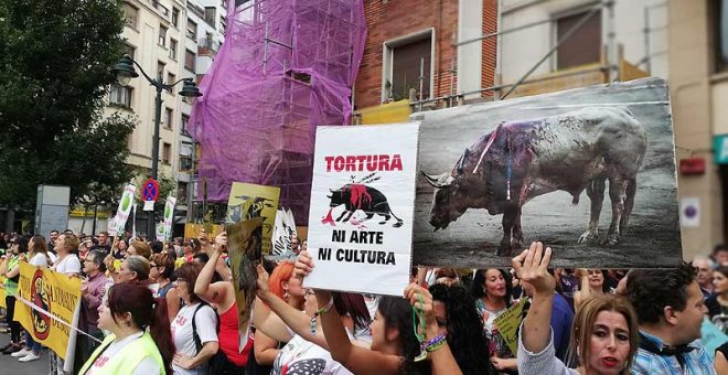 Momento de la concentración antitaurina en Bilbao. D.A