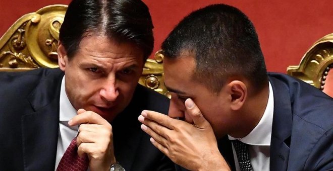 20/08/2019 - El ex primer ministro italiano, Giuseppe Conte, con el ex viceprimer ministro Luigi Di Maio después de su discurso en el Senado en Roma, Italia / EFE