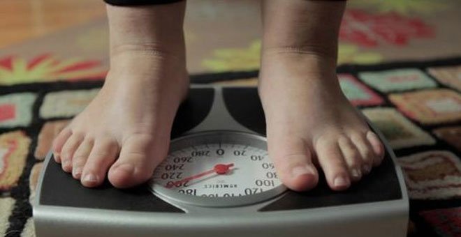 El 34,9% de los niños y adolescentes españolestienen sobrepeso u obesidad, según un estudio de Gasol Foundation. / EFE