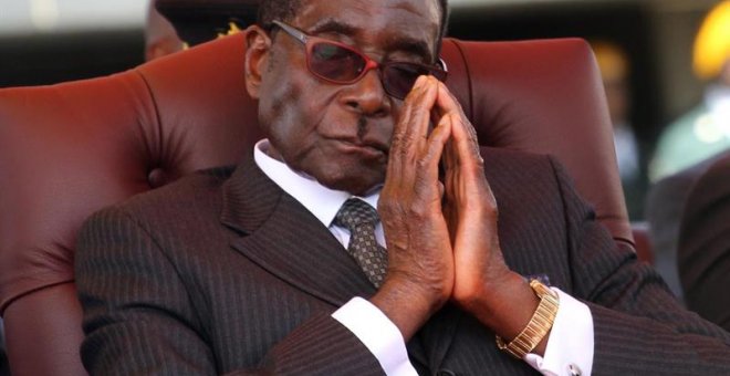 Fotografía de archivo de abril de 2011 de Robert Mugabe. - EFE