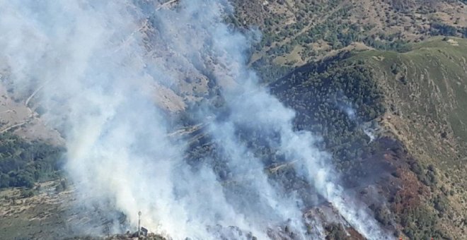 Imagen aérea del incendio de Serrat d'Escobedo (Lleida). /BOMBERS DE LA GENERALITAT