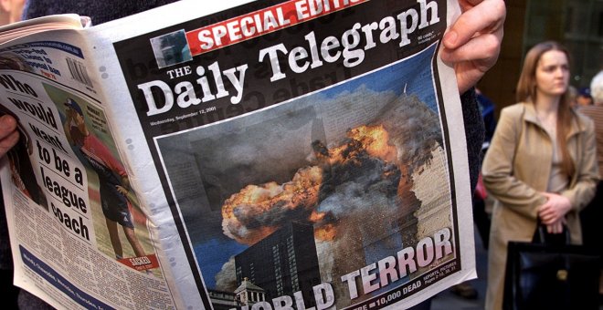 12/09/2001 - Portada del diario The Daily Telegraph tras los atentados del 11-S. / AFP - GREG WOOD