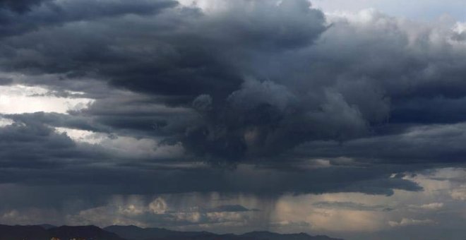 Las tormentas en la zona mediterránea estarán al orden del día este jueves. (JUAN CARLOS CÁRDENAS | EFE)