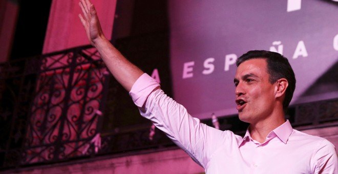 El líder del PSOE i president en funcions del Govern central, Pedro Sánchez, celebra els resultats de les eleccions generals. / REUTERS