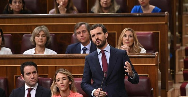 El líder del PP, Pablo Casado, durante su intervención en la segunda y última sesión de control de esta legislatura celebrada este miércoles en el hemiciclo del Congreso. EFE/Fernando Villar