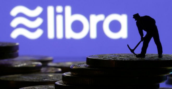 El logotipo de Libra junto con monedas y un muñeco. REUTERS/Dado Ruvic