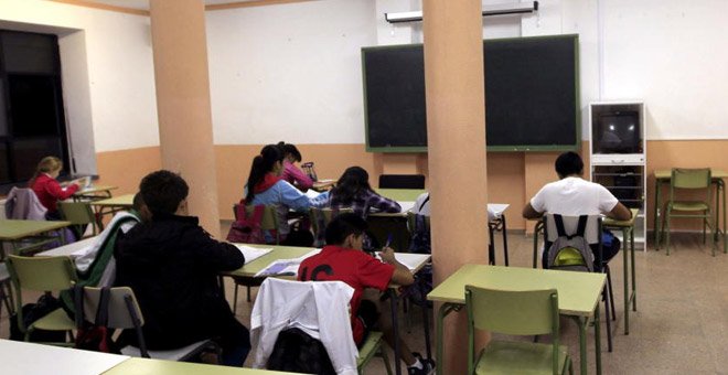 En Madrid hay unos 125 alumnos sordos matriculados en veinticinco institutos. / EFE