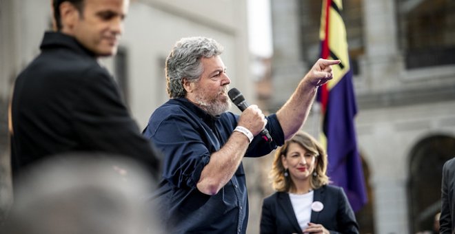 El portavoz de Equo en el Congreso, Juantxo López de Uralde; con la diputada de Galicia en Comú, Yolanda Díaz; y con el diputado de En Comú Podem, Jaume Asens / Daniel Gago - Podemos