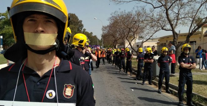 Manifestación de los bomberos. – SAB.