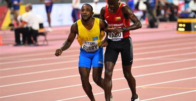 Un atleta de Guinea-Bissau se gana la admiración del público cataríREUTERS / DYLAN MARTINEZ